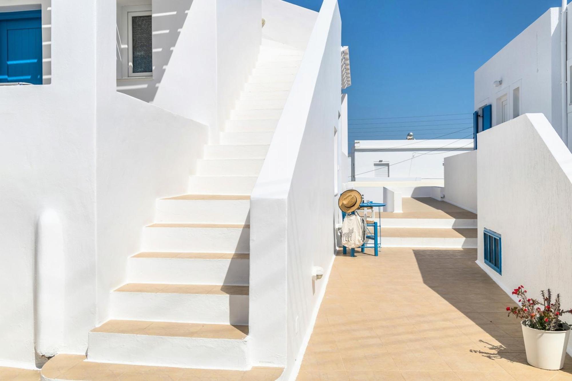 Livanios Studios Adamantas Exterior photo